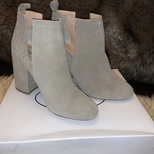 Steve Madden Nomad taupe booties
